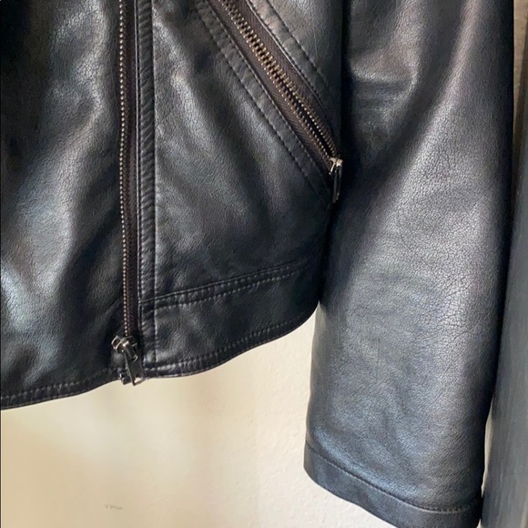 leather jacket - Picture 4 of 5